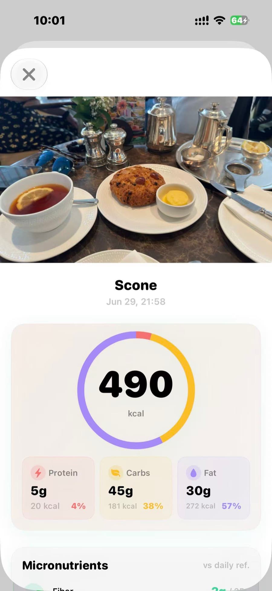 A photographed scone analysed by Feedii — 490 kcal with a full protein, carbs, and fat breakdown.